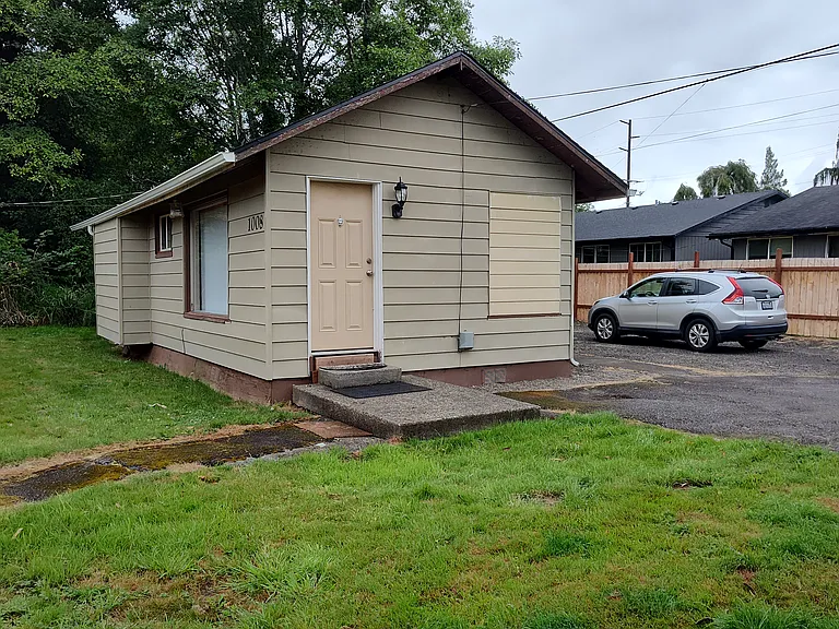 1008 W Stockwell St — Photo 1