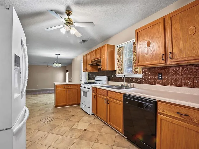 2224 Eagles Nest Cir — Photo 13