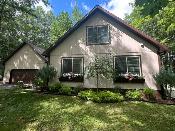 8714 Knapp Rd, Houghton Lake, MI 48629