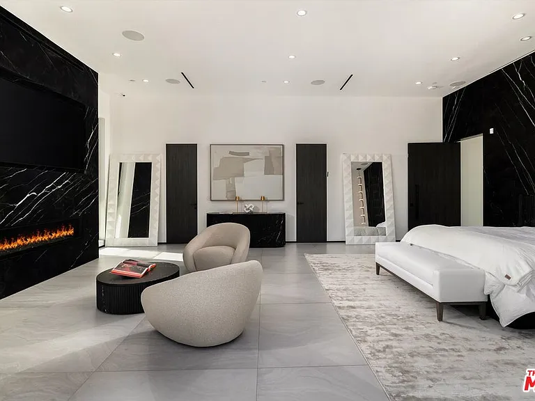 621 N Rodeo Dr — Photo 22