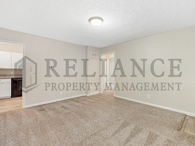 726 S Bonn St — Photo 7
