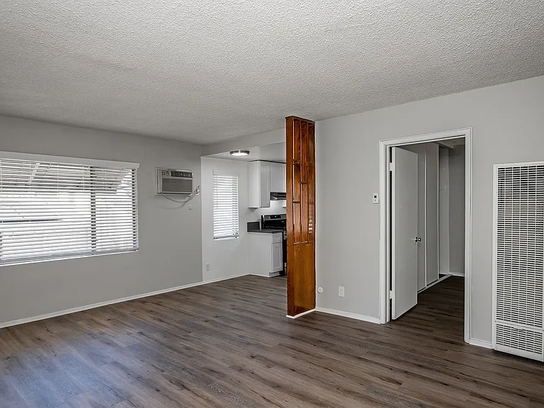 420 Burchett St — Photo 6