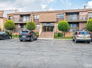 524 Sharon Garden Ct, Woodbridge, NJ 07095