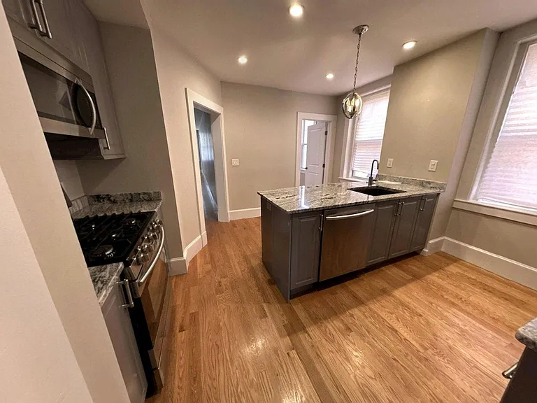 38 Frankfort St #3 — Photo 23