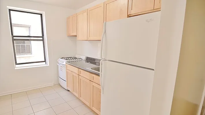 Rented by Park Property Advisors | media 7