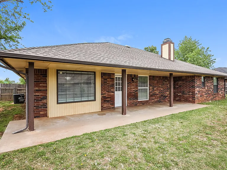 1112 Briar Bend Trl — Photo 16