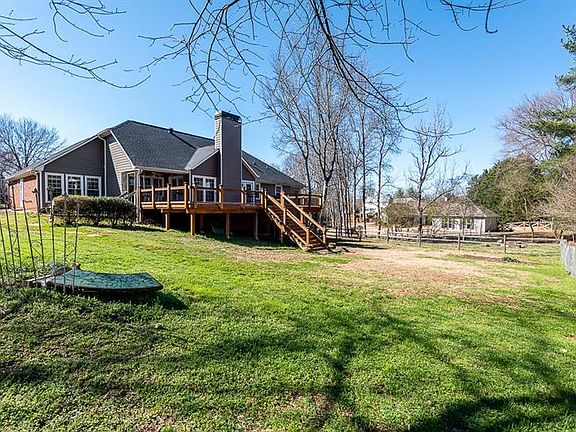3rd image of 115 Glenclairn Ct