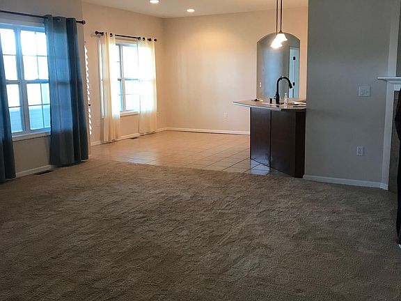 Open floor plan to dining/kitchen