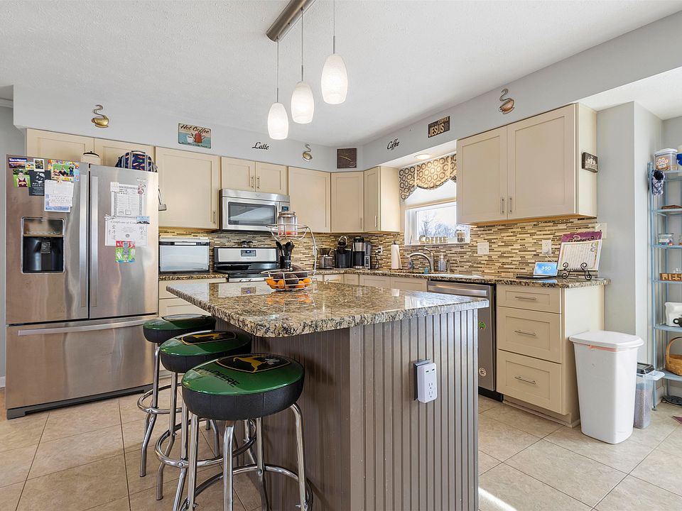 11394 Bayberry Dr, Roscoe, IL 61073 Zillow