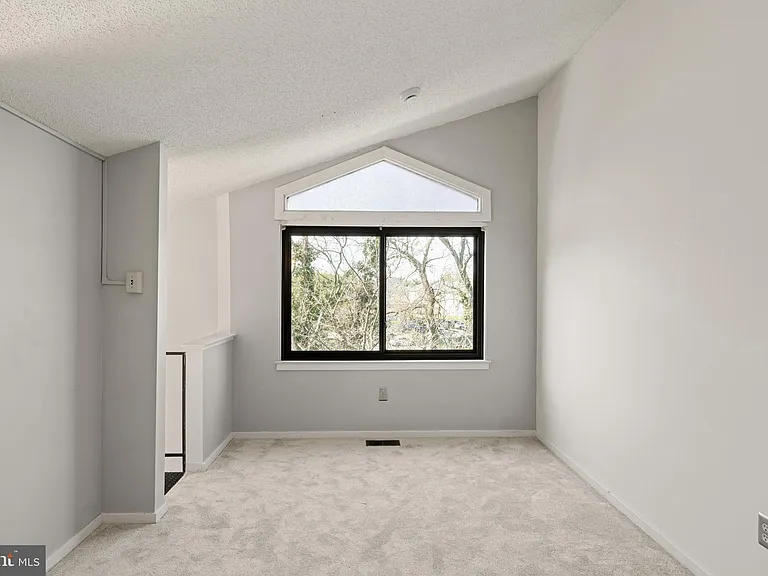 2204 Sandra Rd — Photo 24