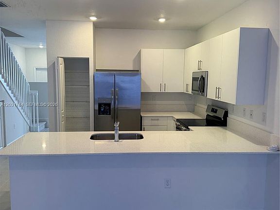2nd image of 2655 SE 28th Ave
