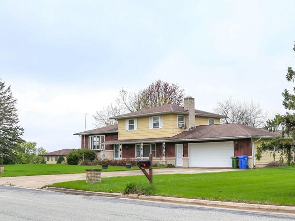 101 Gabel Ln, Waverly, IA 50677