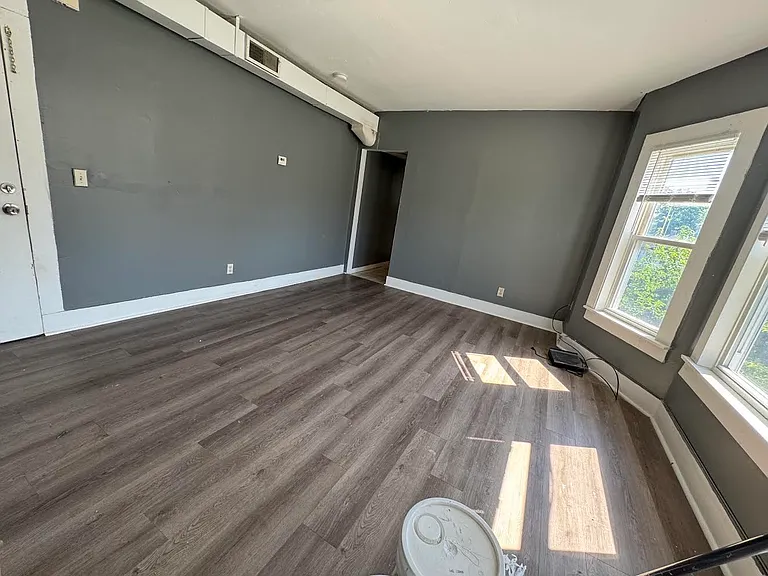 107 College St #3R — Photo 6