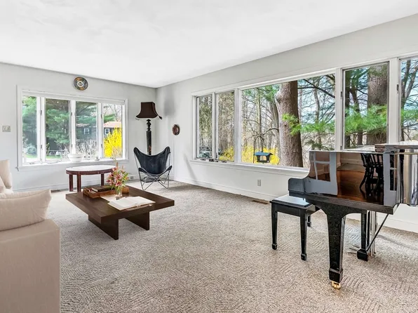 35 Wallace Rd, Wayland, MA 01778