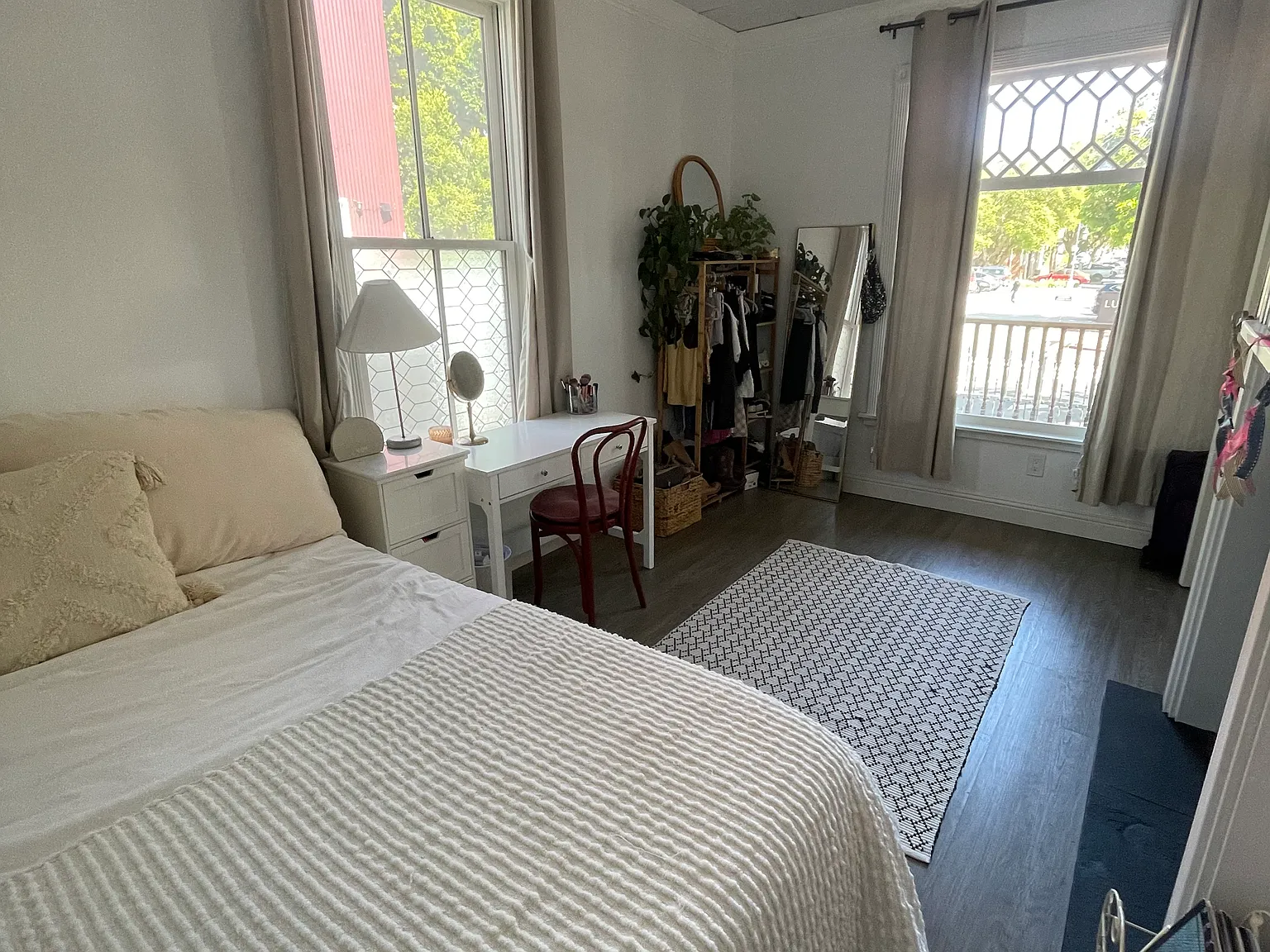 3 bed, 1.5 bath, $3,450 — Photo 2
