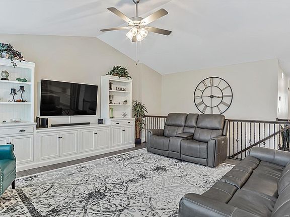 5th image of 7054 Savannah Dr