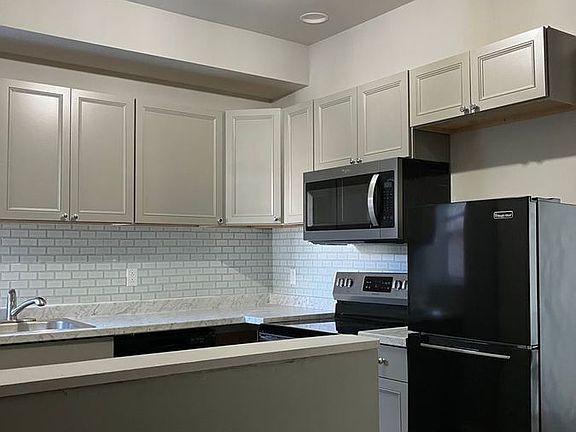 2nd image of 3225 Haverford Ave Unit B