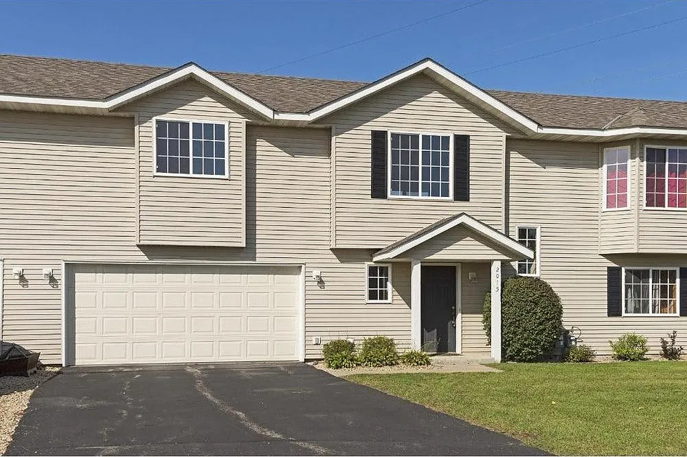 2 bed, 1.5 bath, 1260 sqft, $2,350 — Photo 1