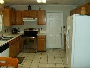 2nd image of 2821 Camelot Blvd