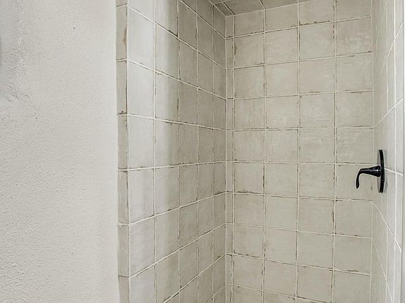 4th image of 512 Sandia St #1/2