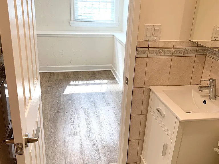 421 Huron Ave #IN-LAW — Photo 10