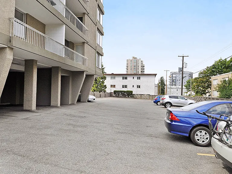 1305 W 12th Ave — Photo 44