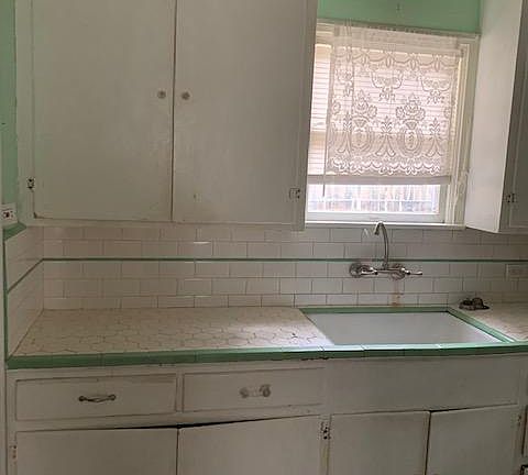 5th image of 627 Donaldson Ave #2