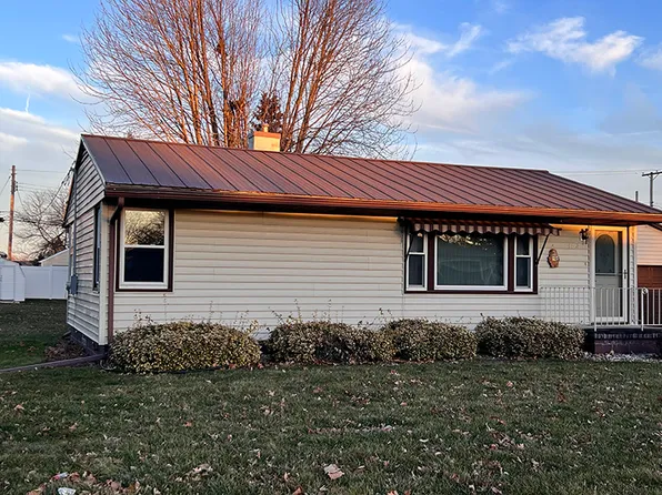 302 S Jackson St, Morrison, IL 61270