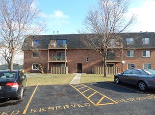 447 Cavalier Ct #7, Dundee, IL 60118