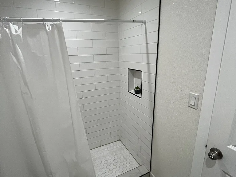 4518 3/4 S Normandie Ave #3/4 — Photo 9