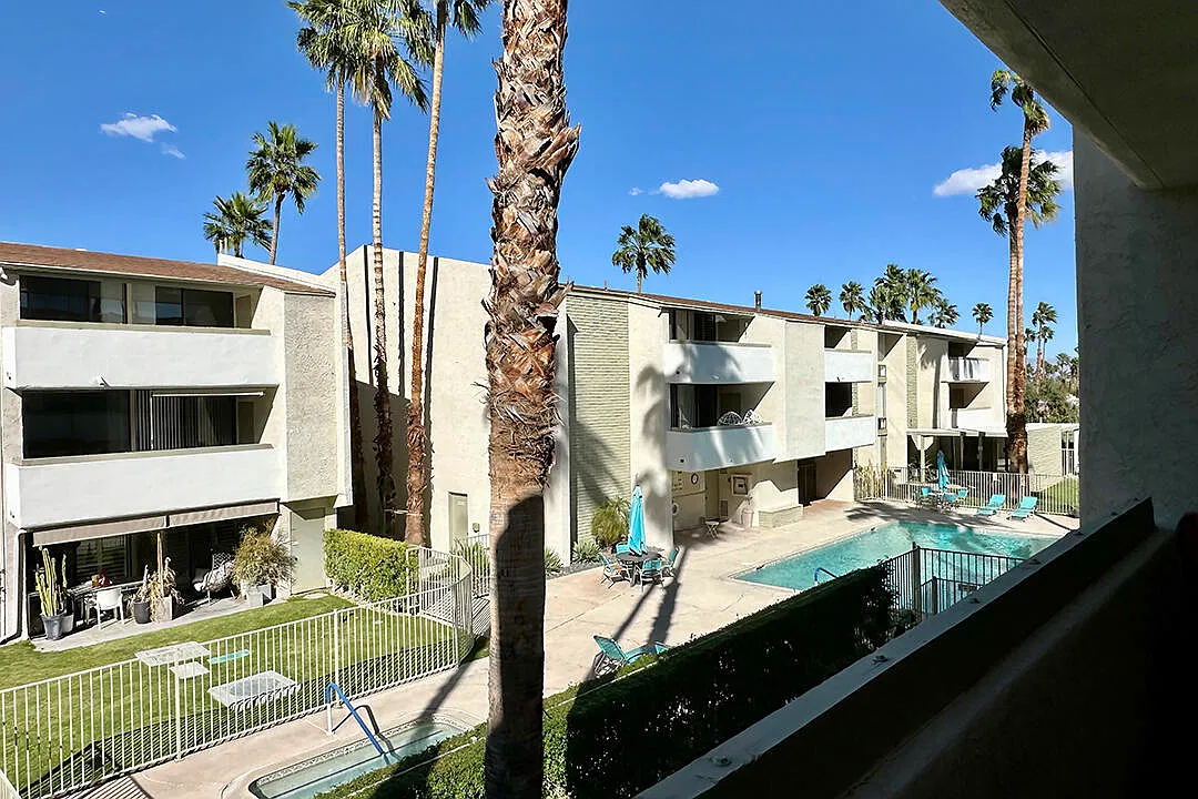 E La Verne Way, Palm Springs — Photo 1