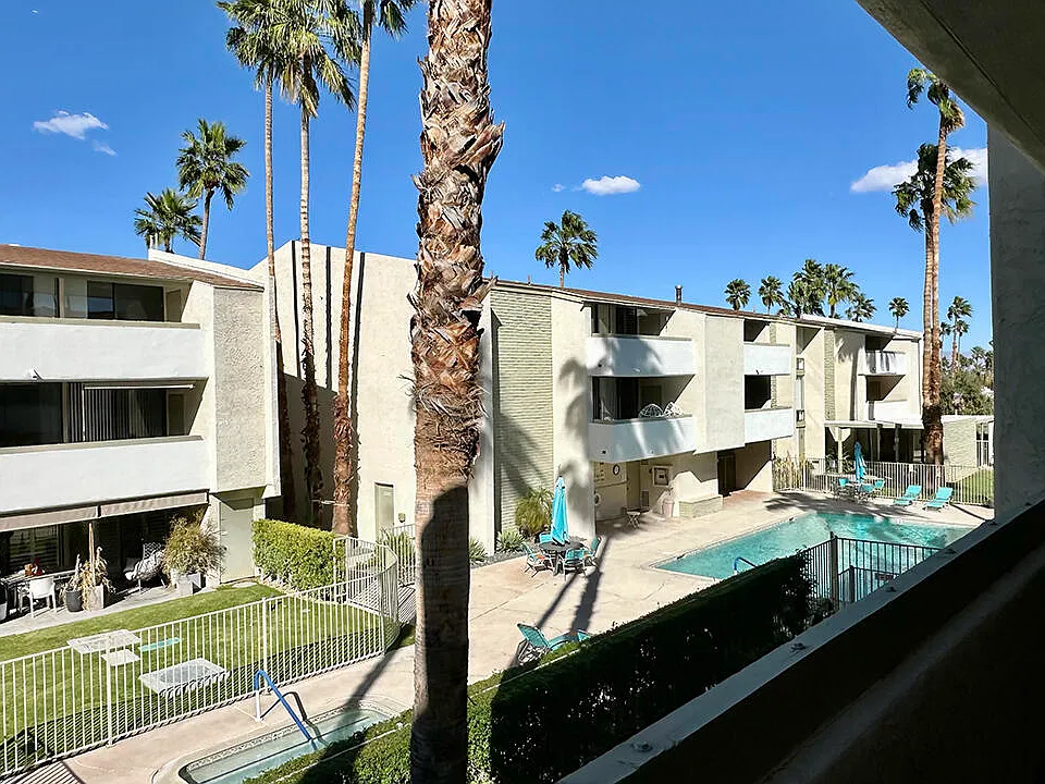 E La Verne Way
