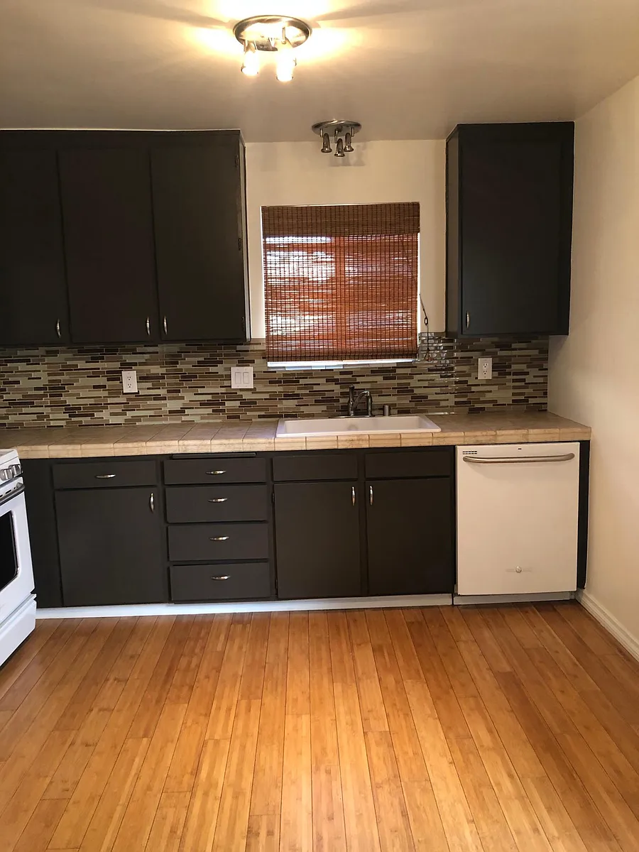 Building Photo - 4908 Kester Ave #4
