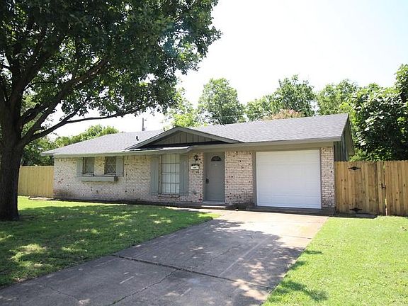 2nd image of 303 Coral Cir