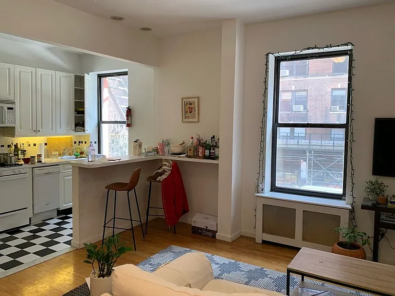 1402 Lexington Ave #2 — Photo 3