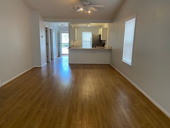 3rd image of 248 Philmont Dr