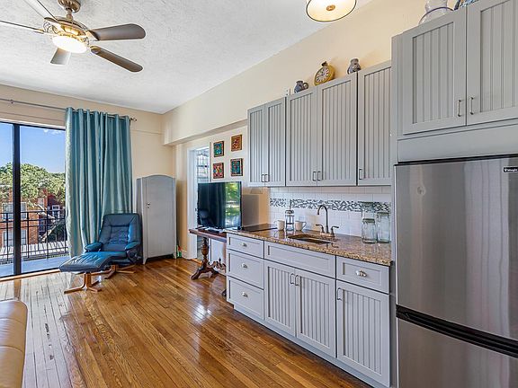 3rd image of 2109 Bayshore Blvd Unit 306