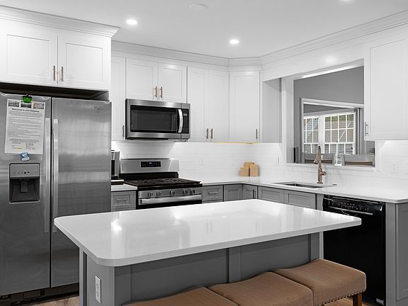 5th image of 9 Egret Dr