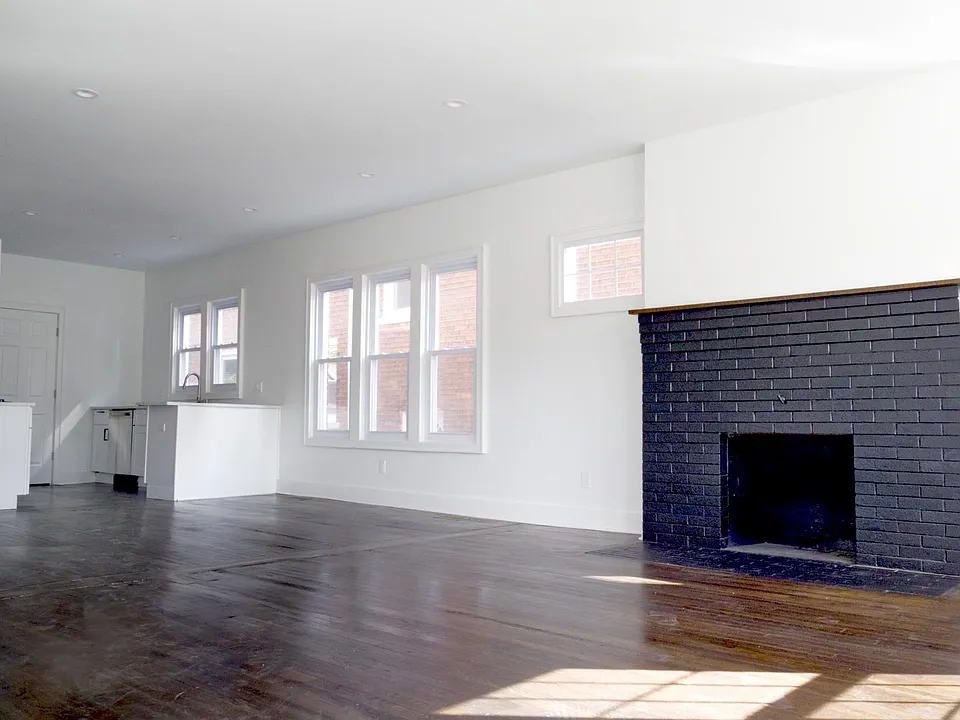 2242 W Euclid St