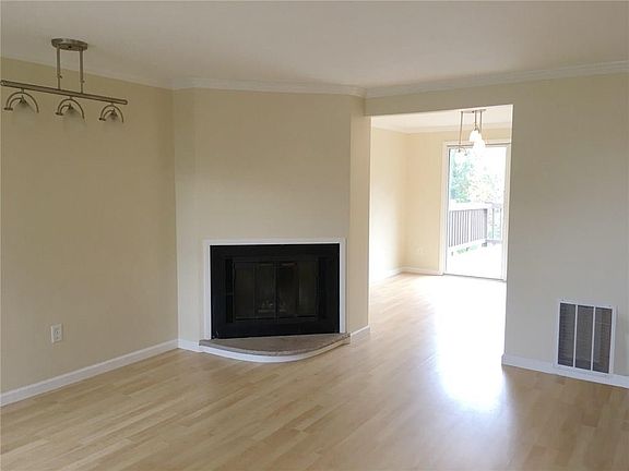 4th image of 468 Penbrooke Dr