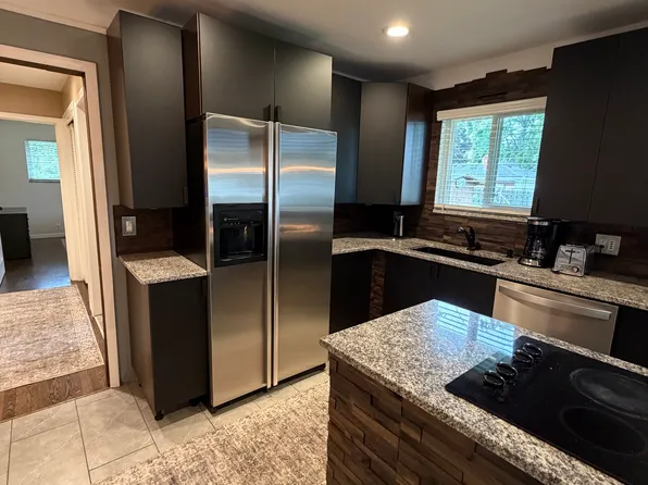 38259 Sheffield St, Clinton Township, MI 48036