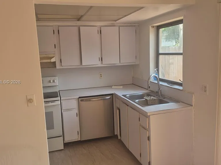 8617 NW 35th St #8617 — Photo 2