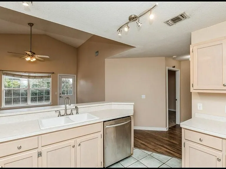 9637 Leeward Way — Photo 6