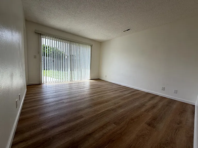 951 Sloat Dr — Photo 12