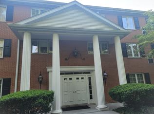 5580 Wolf Rd APT 201, Western Springs, IL