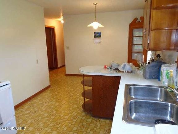3rd image of 108 Eastern Ave