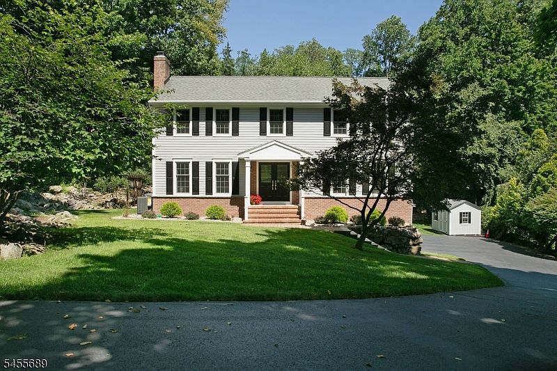 1st image of 17 Colonel Evans Dr