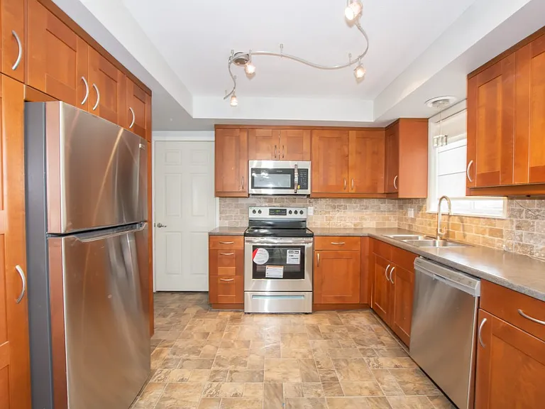 54 Trelawn Pkwy — Photo 7