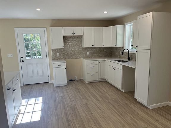3rd image of Colonial Circle