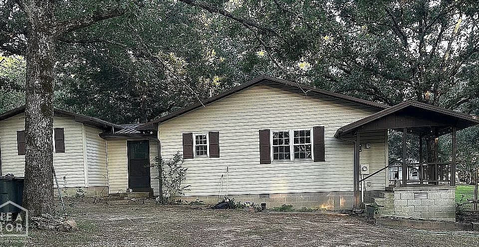 1st image of 405 Dowell Ln